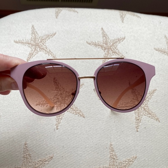 Accessories - 💙3/$15💙 NWOT Pink/Rose Gold Sunglasses